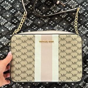 Michael Kors Elegant Beige Crossbody Bag with Gold Accents
